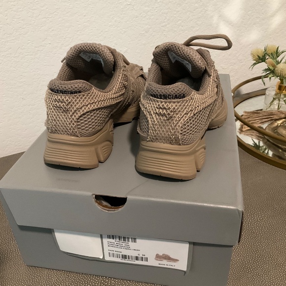 Balenciaga Phantom Sneaker - Picture 3 of 3